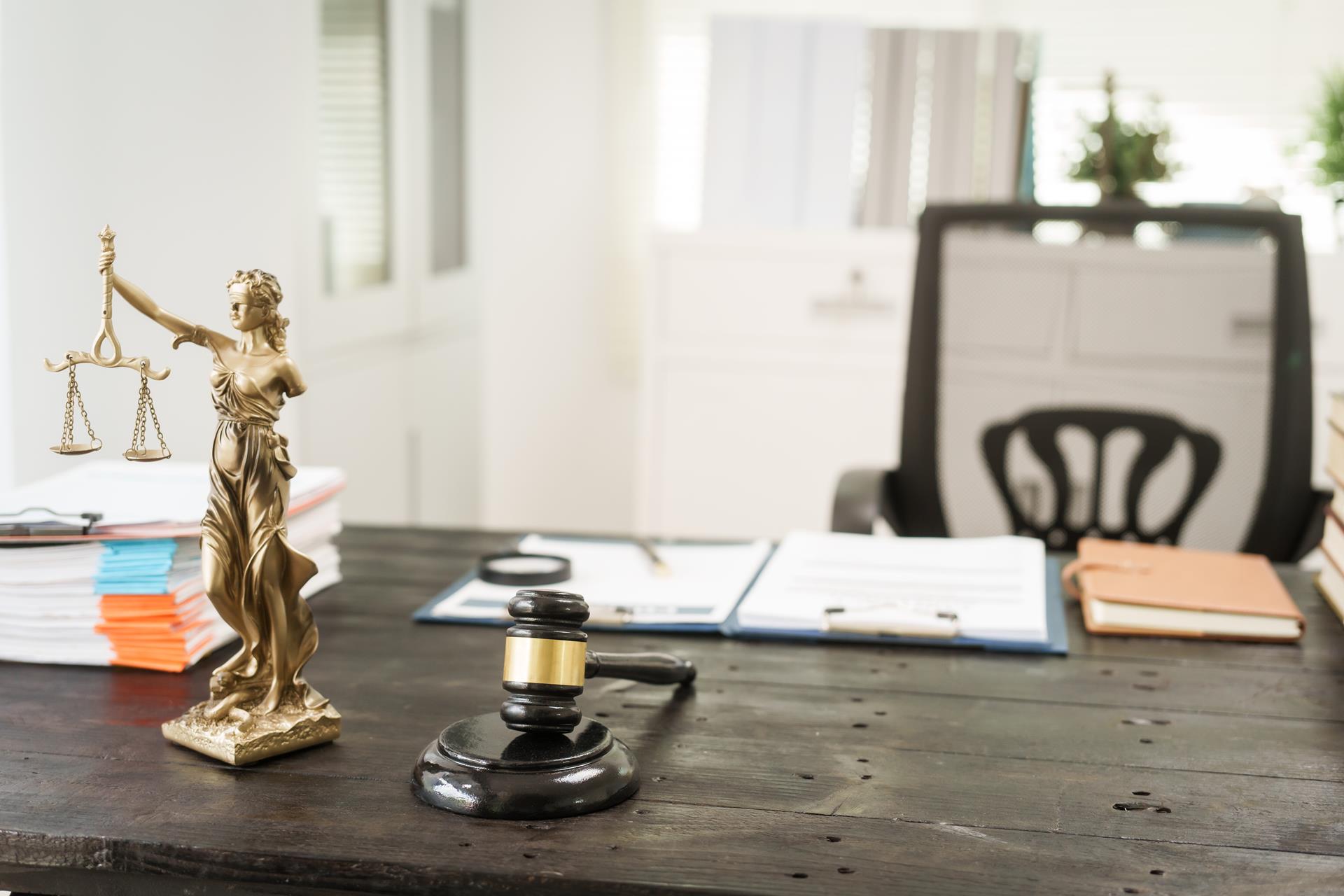 Dlaczego przedsiębiorcy w Gdańsku wybierają stałą obsługę prawną zamiast prawnika na etacie?